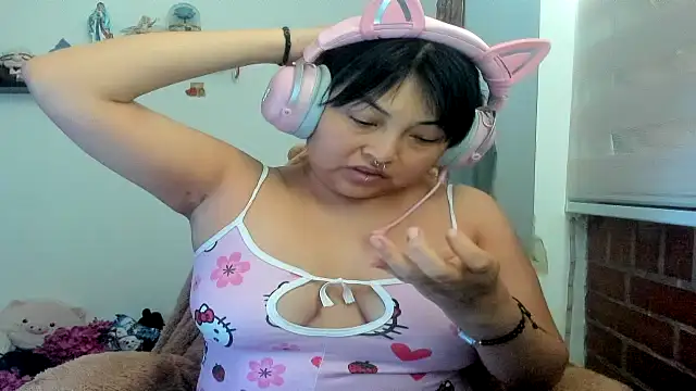 Shaddycute  online show from April 18, 9:15 pm