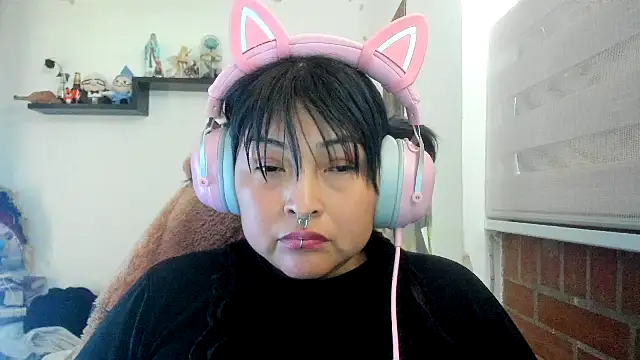 Shaddycute  online show from April 20, 9:05 pm