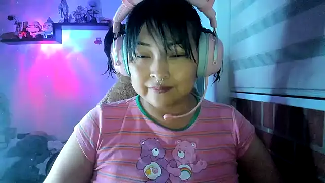 Shaddycute  online show from April 22, 12:46 am