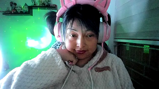 Shaddycute  online show from May 21, 3:46 am