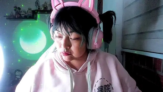 Snapshot of Shaddycute_ chatting on June 22, 3:25 am Shaddycute online show from June 22, 3:25 am