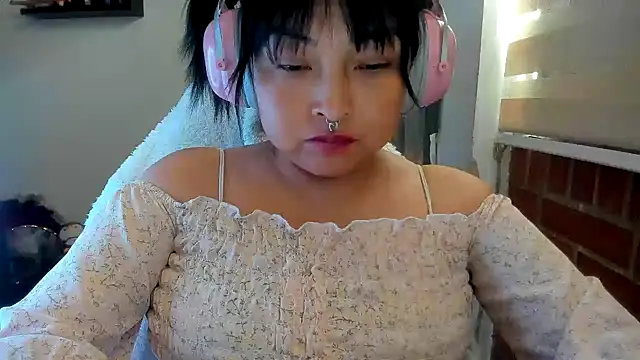 Snapshot of Shaddycute_ chatting on June 24, 4:17 pm Shaddycute online show from June 24, 4:17 pm