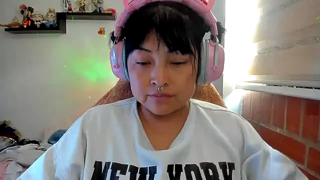 Snapshot of Shaddycute_ chatting on July 7, 3:27 pm Shaddycute online show from July 7, 3:27 pm