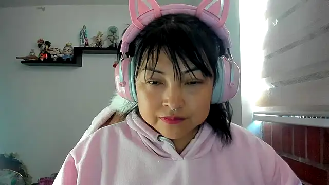 Snapshot of Shaddycute_ chatting on August 3, 12:32 pm Shaddycute online show from August 3, 12:32 pm