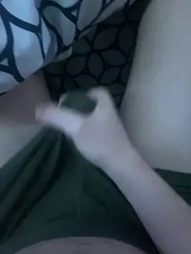 Snapshot of YourDaddy18769 chatting on February 12, 12:05 am YourDaddy18769 online show from February 12, 12:05 am