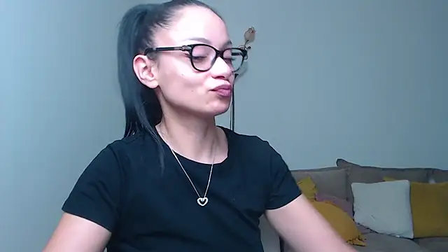 Snapshot of BabySerene chatting on March 5, 6:33 am BabySerene online show from March 5, 6:33 am