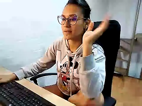 Snapshot of Jessie_Desire chatting on February 8, 5:18 am Jessie Desire online show from February 8, 5:18 am