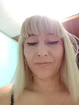 florecita9 online show from January 18, 11:44 pm