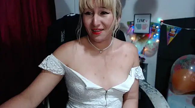 florecita9 online show from March 1, 9:59 pm