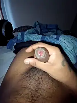 Snapshot of indianhunk2000 chatting on December 28, 4:41 am indianhunk2000 online show from December 28, 4:41 am