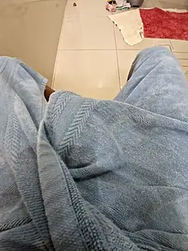 Snapshot of indianhunk2000 chatting on January 25, 11:02 am indianhunk2000 online show from January 25, 11:02 am