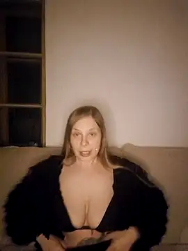 katiestevens online show from November 23, 10:09 pm