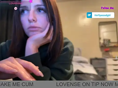 stellasmall online show from January 7, 2:51 pm