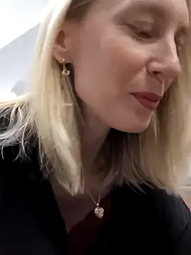 AvelinaLeoni online show from December 19, 6:53 am