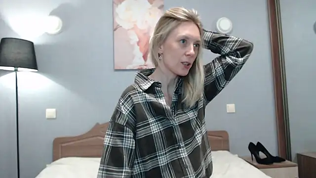 AvelinaLeoni online show from April 27, 7:39 am