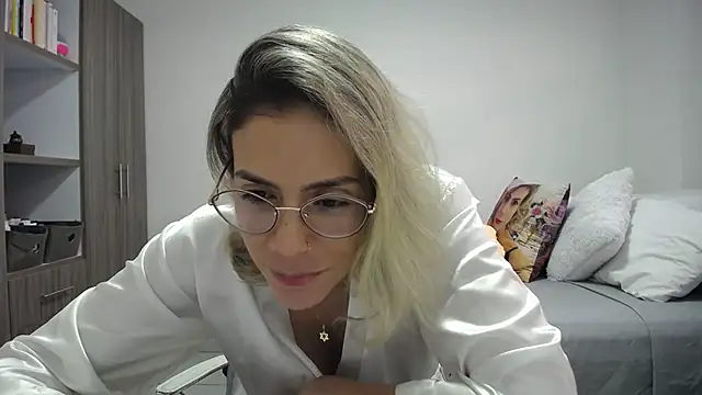 Snapshot of candydowson1 chatting on May 7, 8:25 pm candydowson1 online show from May 7, 8:25 pm