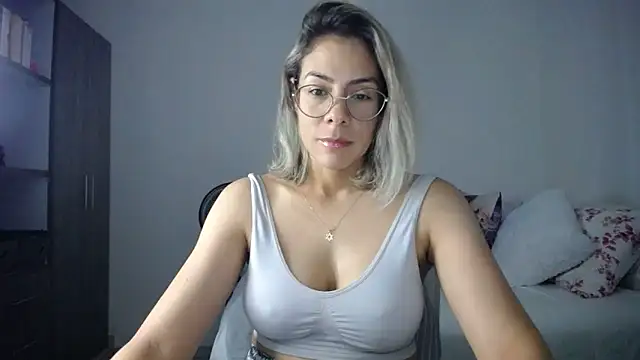 Snapshot of candydowson1 chatting on June 2, 10:39 am candydowson1 online show from June 2, 10:39 am