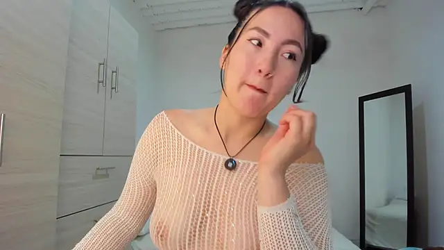 Elle Lee  online show from November 20, 2:17 pm