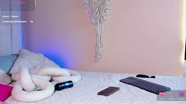 Elise Diamond online show from April 23, 1:02 pm