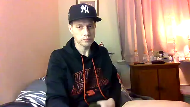 Snapshot of kollzCloudzz chatting on April 23, 10:25 am kollzCloudzz online show from April 23, 10:25 am