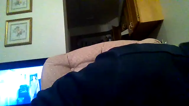 Snapshot of kollzCloudzz chatting on May 1, 6:12 pm kollzCloudzz online show from May 1, 6:12 pm