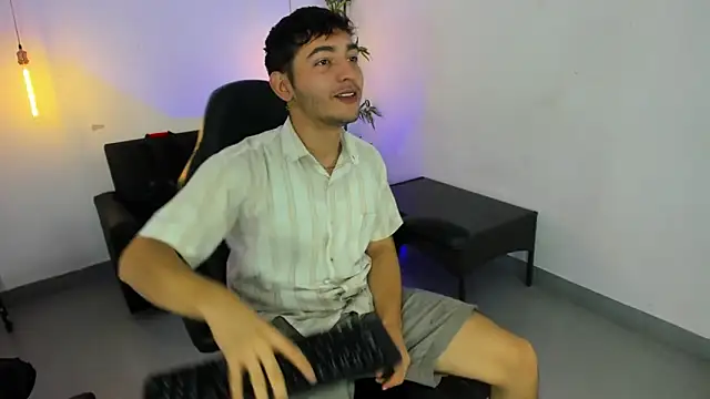 Snapshot of DiegoRogue_ chatting on December 9, 12:30 pm DiegoRogue online show from December 9, 12:30 pm