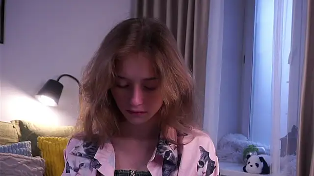 Snapshot of EdlinHargus chatting on October 29, 1:41 am EdlinHargus online show from October 29, 1:41 am