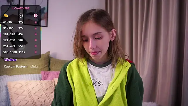 Snapshot of EdlinHargus chatting on December 3, 1:35 am EdlinHargus online show from December 3, 1:35 am