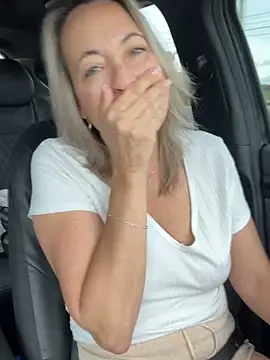 Cherry-red-xo online show from September 24, 4:32 pm