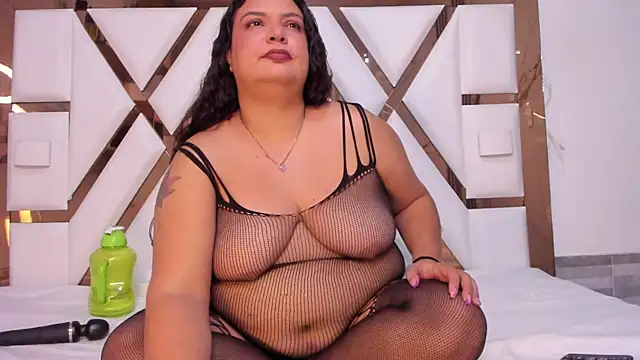 Snapshot of molly_sweetee chatting on May 27, 1:46 am molly sweetee online show from May 27, 1:46 am
