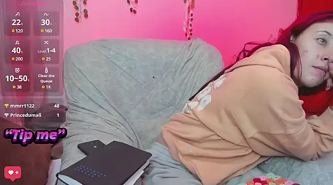 bonnie moon  online show from December 4, 12:08 am