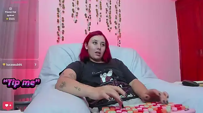 bonnie moon  online show from February 18, 10:58 pm