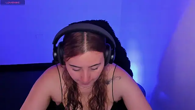 bonnie moon  online show from March 15, 7:09 pm