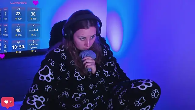 bonnie moon  online show from March 17, 7:28 pm