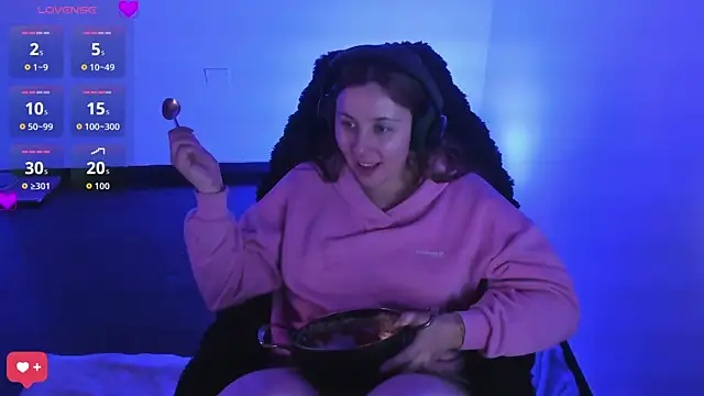 bonnie moon  online show from March 26, 4:34 pm