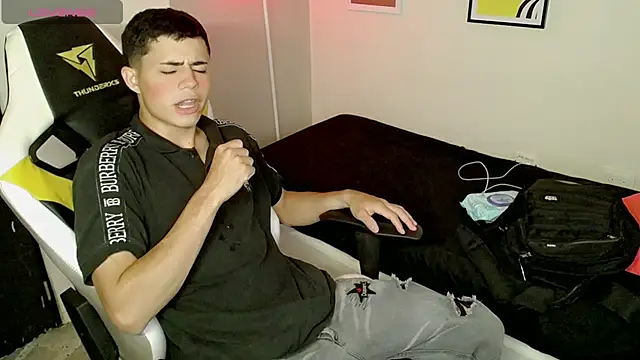 Snapshot of bby_santi chatting on September 26, 4:44 pm bby santi online show from September 26, 4:44 pm