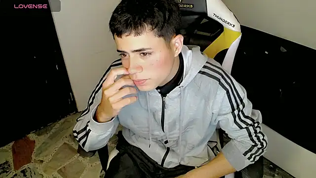 Snapshot of bby_santi chatting on October 5, 12:09 am bby santi online show from October 5, 12:09 am