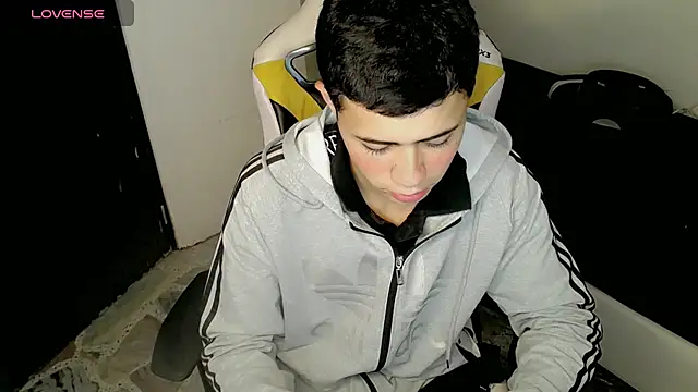 Snapshot of bby_santi chatting on October 7, 12:02 pm bby santi online show from October 7, 12:02 pm