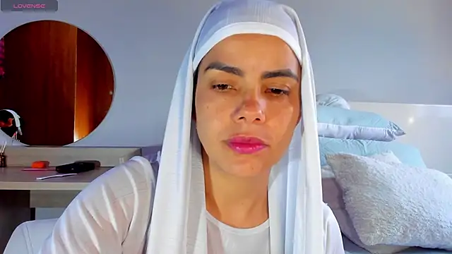 ClaraMariaMon online show from March 8, 4:17 pm