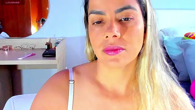 ClaraMariaMon online show from March 22, 4:26 pm