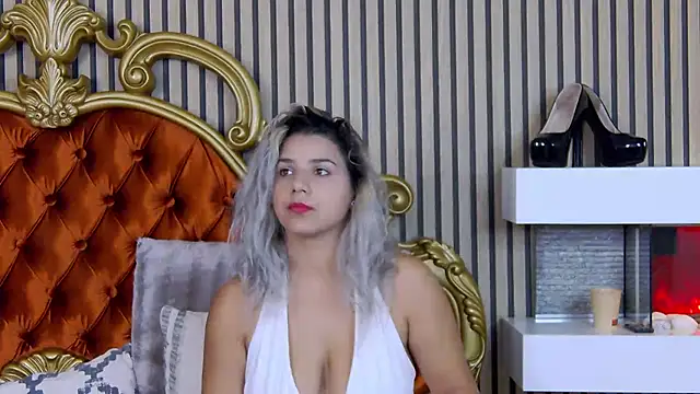 Snapshot of SweetMissXXX chatting on October 15, 6:35 am SweetMissXXX online show from October 15, 6:35 am