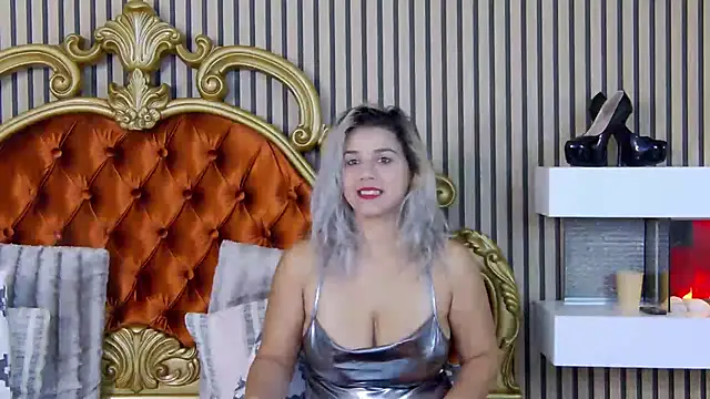 Snapshot of SweetMissXXX chatting on October 18, 7:31 am SweetMissXXX online show from October 18, 7:31 am