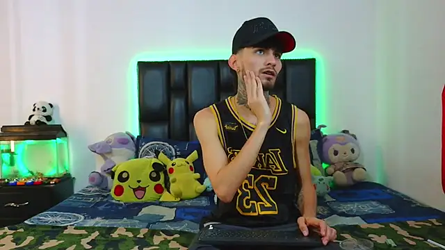 Snapshot of Brutal_Sex_Fucking chatting on May 13, 2:09 am Brutal Sex Fucking online show from May 13, 2:09 am