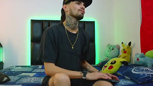 Snapshot of Brutal_Sex_Fucking chatting on June 5, 4:41 am Brutal Sex Fucking online show from June 5, 4:41 am