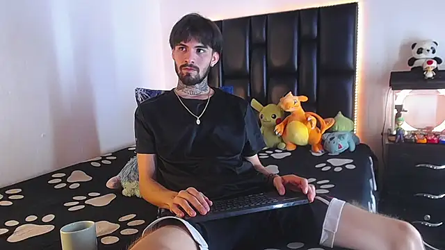 Snapshot of Brutal_Sex_Fucking chatting on July 24, 8:29 pm Brutal Sex Fucking online show from July 24, 8:29 pm