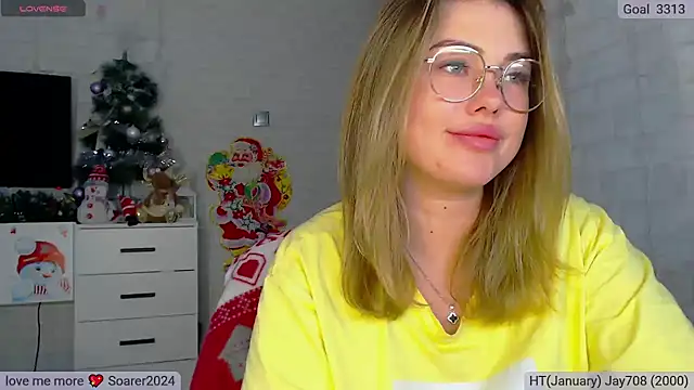 Snapshot of SuchCute chatting on January 12, 3:28 am SuchCute online show from January 12, 3:28 am