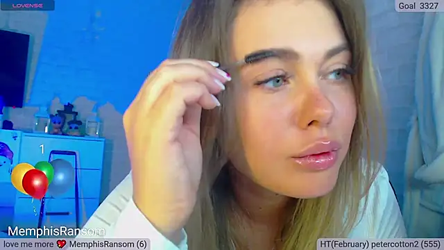 Snapshot of SuchCute chatting on February 7, 2:19 am SuchCute online show from February 7, 2:19 am