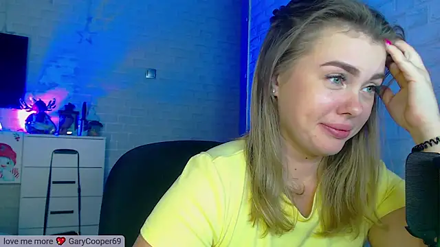 Snapshot of SuchCute chatting on March 8, 1:57 pm SuchCute online show from March 8, 1:57 pm