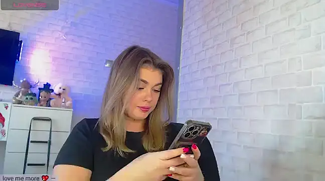 Snapshot of SuchCute chatting on March 16, 2:21 am SuchCute online show from March 16, 2:21 am