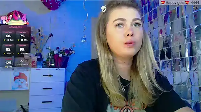 Snapshot of SuchCute chatting on September 21, 3:08 am SuchCute online show from September 21, 3:08 am